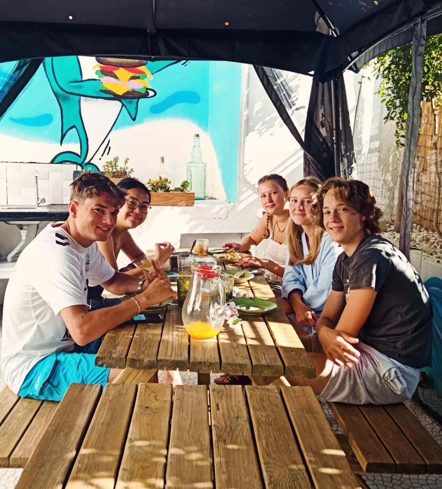 Lisbon Soul Surf Camp Hostel Кашкайш Екстериор снимка
